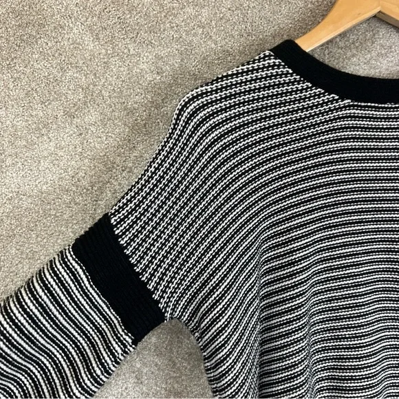 Urban Outfitters Sweater Womens Small Black White Cotton Blend Pullover- 9030* - Picture 4 of 10